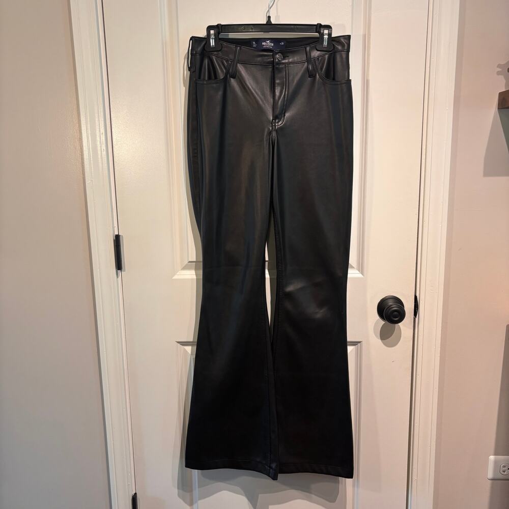 Hollister Faux leather High Rise flare size 7L waist 28